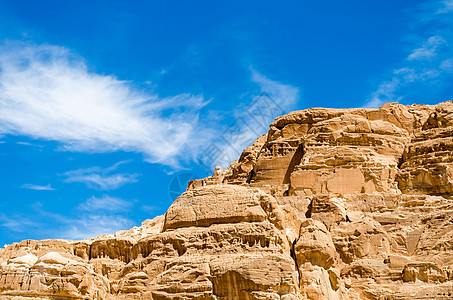 沙漠中的高岩山 与蓝天和白对立季节风光峡谷旅游白云情调山脉石头橙子旅行图片