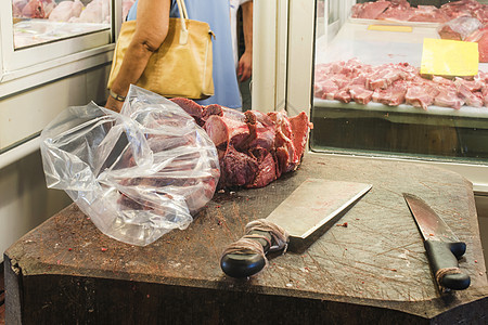 市场上的肉肉产品食物零售牛肉屠宰场杂货店羊肉猪肉美食展示图片