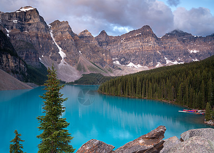 加拿大艾伯塔Banff国家公园Moraine湖全景顶峰农村旅游城市天空风景首脑山脉目的地图片