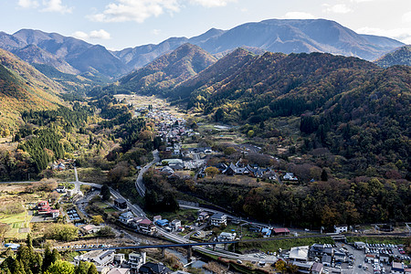 彩色的叶子山形寺庙天空大崎旅游红色绿色立尺峡谷树叶图片