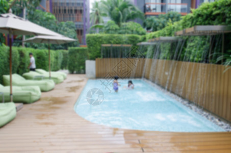 模糊的游泳池场景花园白色酒店假期水池闲暇蓝色桌子游泳图片