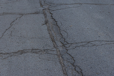 沥青路面有小裂缝和损坏 人行道作为图片