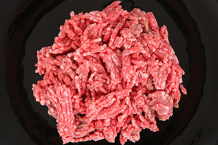 生牛肉准备吃塔塔牛扒食物鞑靼屠夫美食概念肋骨鱼片红色图片