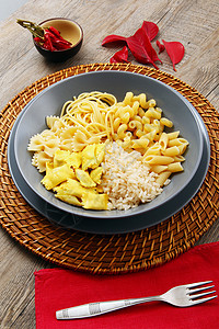 原汁原味的意大利面食特产盘子美食面条饮食食谱厨房午餐图片