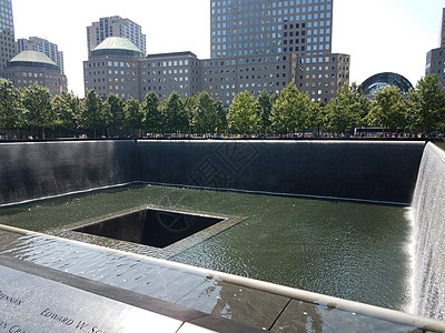 9月11日 有水和空洞的纪念碑正方形城市纪念馆地标公园图片