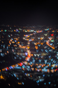 摘要 美丽的Bokeh夜间城市风景 Bokeh ligh夜生活首都街道场景车辆旅行建筑头灯反射景观图片