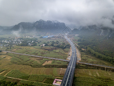 重水高速公路S62号岩溶山脉服务图片