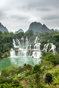 德提安瀑布岩溶山脉天空瀑布多云图片