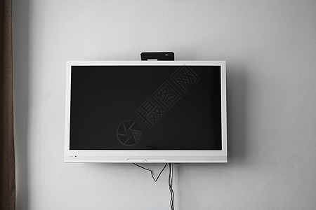 LCD或LED TV 屏幕挂在墙上 有一台电视调音机 用于室内装饰设计 舒适的家娱乐控制板家具推介会监视器小样房间商业架子框架图片