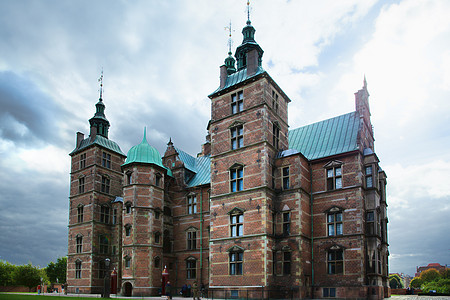 Rosenborg城堡 丹麦哥本哈根历史性插槽建筑学戏剧性花园公园地标旅游天空城市图片
