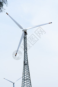 更高的混合塔架格子风力涡轮机由轧钢制成 管状分段 安装在离地面 200 英尺高的地方 转子直径为 100 米 风力涡轮机广泛用于图片