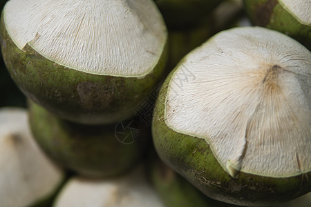 新鲜的椰子 在亚洲夜间市场牛奶果汁农业茶点情调可可异国饮食营养水果图片