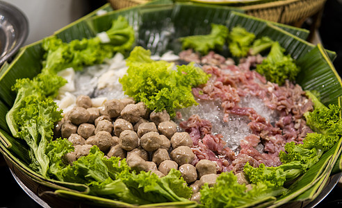 亚洲街头食品在夜间食品市场烧烤小贩蔬菜旅游街道商业烹饪午餐文化小吃图片