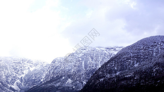 寒冬雪山地貌外出探险 在奥地利下雪日与蓝天共度蓝色天空图片