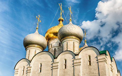 Novodevichy修道院内的东正教教堂 M的标志性地标蓝色城市历史性旅行旅游圣女寺庙宗教街道晴天图片
