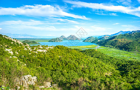 斯卡达尔山脉和斯卡达尔湖晴天假期国家天空爬坡鸟瞰图地标旅游旅行森林图片