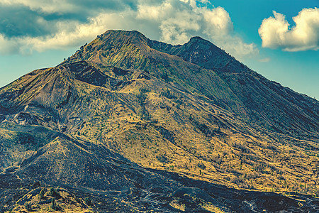印度尼西亚著名的火山之一巴图尔一号山风景热带全景陨石旅行爬坡天空公园地标场景图片