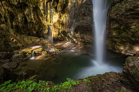 美丽的Hinanger瀑布苔藓吸引力流动峡谷旅游农村溪流来源岩石假期图片