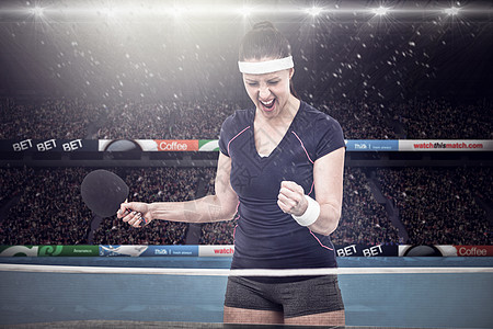 女性桌球网球运动员在胜利后展示的复合图像图片