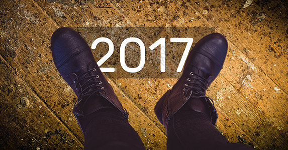 与黑色靴子相比 20172017年新年愿望空白观点人脚地面个人部位人体背景图片