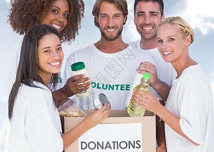带捐款箱的志愿人员团体帮助盒子捐赠捐款服务机构社会福利志愿者道德图片