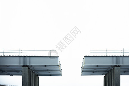 正在建造一座未完成的桥梁建造业基础设施立交桥结构技术运输施工建筑穿越构造图片