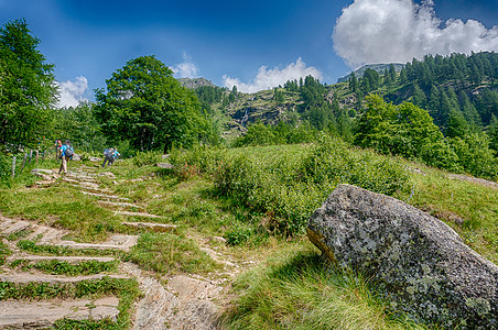 意大利阿尔卑斯山的迷航旅游山脉远足假期瀑布旅行天空图片