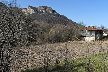 居住区有旧房子 远离巴尔干山脉Teteven镇的Balk山季节建筑物景观蓝色建筑学木头风景生态植物晴天图片