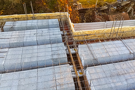 在建筑Ap期间建造楼层间地板的建筑工程大厅工人男性水泥设计手工天花板男人配件空隙图片