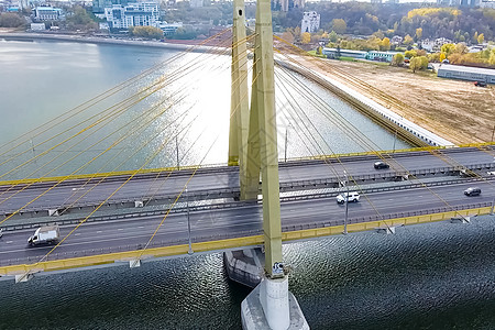 河上美丽的桥 电缆上的桥是罗阿的建造建筑交通灯笼天线蓝色建筑学金属地标日落图片