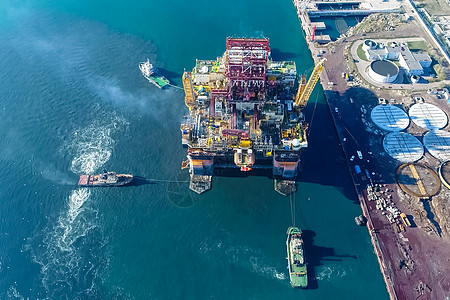 港口的钻井平台 石油平台的拖车技术货物日出机器运输血管气体船厂海岸工厂图片