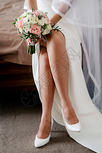 婚前花束装饰接待庆典餐厅白色婚礼桌子花朵派对风格图片