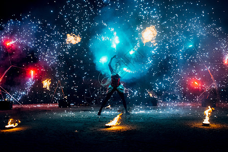 火光闪耀的烈火碎片文化燃烧舞蹈戏法特技火焰危险圆圈节日橙子背景图片