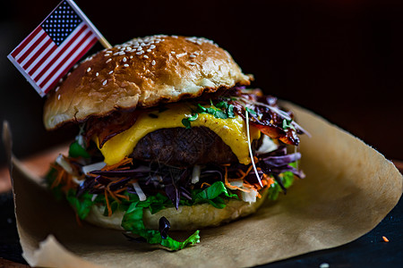 美国古典汉堡汉堡芝麻桌子小吃生菜蔬菜芝士厨房面包乡村馒头图片