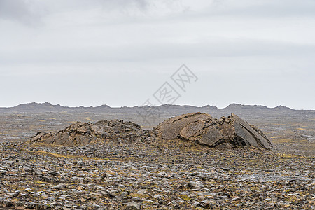 冰岛火山岩的大陆间桥梁 向上推进 四分五裂图片