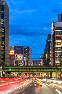 路夜景通向银座区的Harumi街夜景天空垂直汽车路灯旅行街道经济建筑学高楼指示牌背景