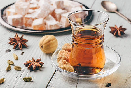 拉哈特洛库姆和各种香料的茶小豆蔻食物种子精制茶匙味道异国调味品杯子玻璃图片