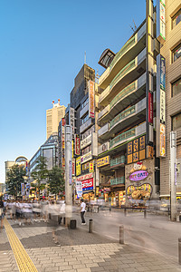 连接Ikebukuro车站东出口的阳光60街金属城市乙女人行道旅游电车城市生活地点公园街道图片