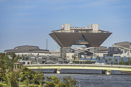 东京国际展览中心水平漫画地标展示动漫书展飞碟蓝色金字塔垃圾背景