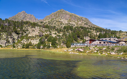 Estany 原始湖水平镜子爬坡风景森林绿色反射旅行地标旅游图片