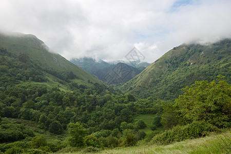 在欧洲皮科斯德欧罗帕旅游森林公园国家天空草地松树顶峰爬坡旅行图片
