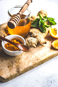 含姜的有机食品概念玻璃医疗勺子薄荷理念砧板药品蜂蜜活力保健图片