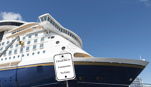 有蓝天背景的游轮运输白色航海旅行热带假期生活旅游蓝色渡船图片