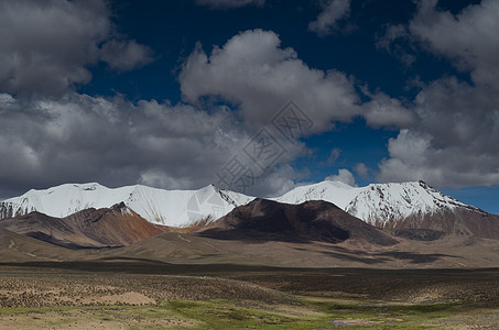 Lauca国家公园的高原和山脉荒野顶峰高地山峰风景普纳平原场景图片