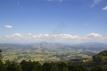 美丽的喀尔巴阡山脉景观 广阔的绿色山丘全景 夏季的喀尔巴阡山脉 乌克兰喀尔巴阡山脉图片
