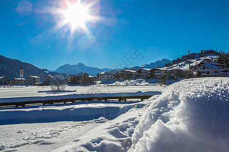 Laaax滑雪胜地冬季山区岩石顶峰日落旅行蓝色极端目的地森林山峰运动图片