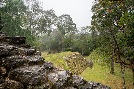 危地马拉佩滕州Uxactn市马雅金字塔旅行建筑神社圣地考古旅游城市场所石碑公园图片