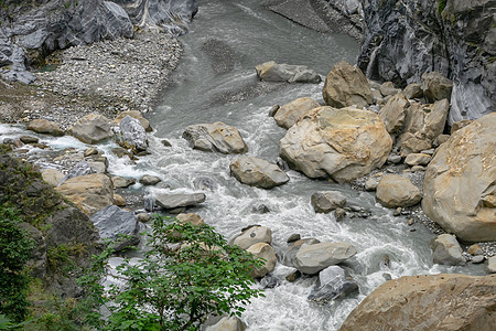 台湾Taroko国家公园山丘Taroko峡谷风景区的Liwu河岩石爬坡洞穴绿色旅游立武旅行环境风景石头图片