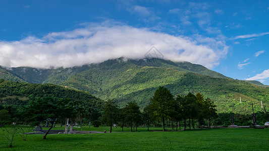 台湾Hualien的Liyu湖风景地区周围的山地背景文化草地天空森林旅行蓝色环境场地旅游鲤鱼图片