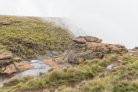 图吉拉河位于图吉拉瀑布的顶端哨兵旅游乡村悬崖步道爬山农村岩石图片